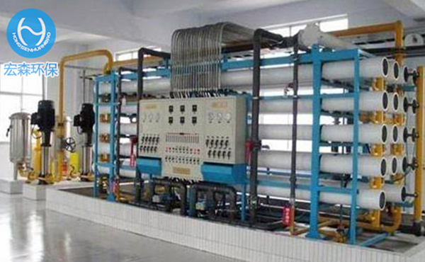 電去離子(Electrodeionization 簡稱EDI)是將電滲析膜分離技術與離子交換技術有機地結合起來的一種新的製備超純水(高純水)的技術，它利用電滲析過程中的極化現象對填充在淡水室中的離子交換樹脂進行電化學再生。
